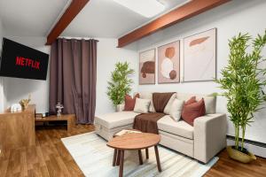 Posezení v ubytování Chic Modern Unit in NYC + 13 fotografií