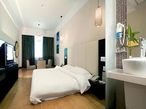 Телевизор и/или развлекательный центр в Orient Sunseed Hotel Airport Branch