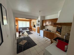 Dapur atau dapur kecil di MAE S appartement Lanester