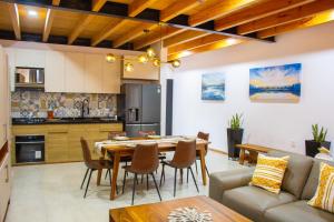 a kitchen and dining room with a table and chairs at Nubária Residences in San Pablo Etla