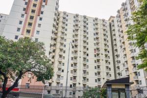 Φωτογραφία από το άλμπουμ του Hotel O Apartement Cibubur Village kaisar property Lobby B σε Pedurenan Dua