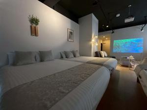 Una cama o camas en una habitación de Neighbor's Hotel 西広島駅前