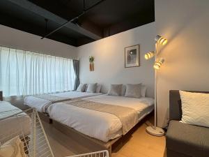 Una cama o camas en una habitación de Neighbor's Hotel 西広島駅前