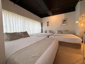 Una cama o camas en una habitación de Neighbor's Hotel 西広島駅前