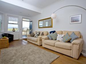 Χώρος καθιστικού στο Quay House, Porth Beach