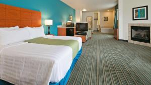 Letto o letti in una camera di Best Western Liberty Inn DuPont JBLM