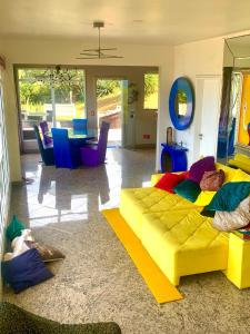 a living room with a yellow couch and a table at Sonho do Moreno in Vila Velha