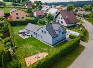 达那撒扎乌Veselíčko 44的住宅区房屋的空中景观