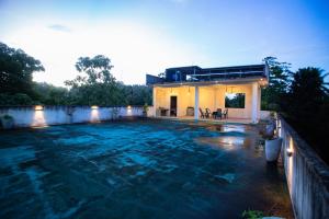 Πισίνα στο ή κοντά στο Azure Skies Luxury rooms and Apartments