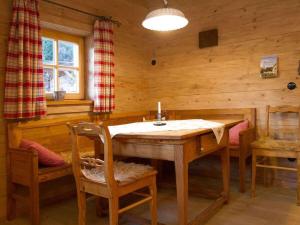 Fotografie z fotogalerie ubytování Chicken coop with private spa v destinaci Unken + 13 fotografií