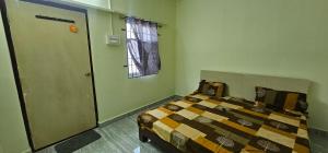 Postel nebo postele na pokoji v ubytování Sr residency Lodge mydukur