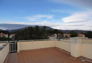 un balcone con vista sulle montagne di Lcd - Alfons I a Montroig