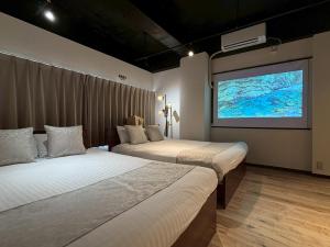 Una cama o camas en una habitación de Neighbor's Hotel 西広島駅前