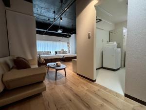 Una cocina o kitchenette en Neighbor's Hotel 西広島駅前