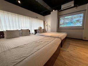 Una cama o camas en una habitación de Neighbor's Hotel 西広島駅前