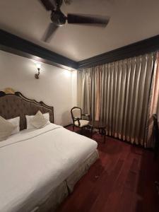 Rúm í herbergi á Hotel Short-Range Palace