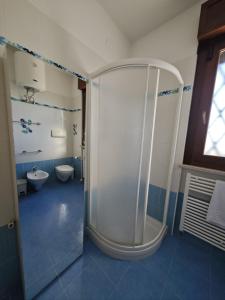 a bathroom with a shower and a toilet and a sink at iBeach Crispi in Campomarino