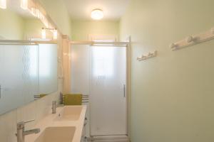 a bathroom with a shower and a sink and a mirror at Maison Individuelle, Royan Centre in Royan