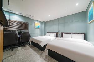 Postel nebo postele na pokoji v ubytování Incheon Browndot Hotel Nonhyeon Soraepogu