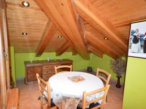 Posedenie v ubytovaní Casa con piscina privada, jardín, barbacoa, wifi y despacho en Costa Brava - ES-89-83