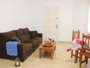 Posezení v ubytování Apartamento renovado, céntrico y luminoso a 100m de la playa del Puerto, Llançà - ES-228-37