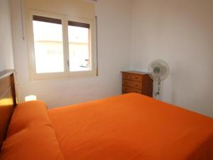 Postel nebo postele na pokoji v ubytování Apartamento renovado, céntrico y luminoso a 100m de la playa del Puerto, Llançà - ES-228-37