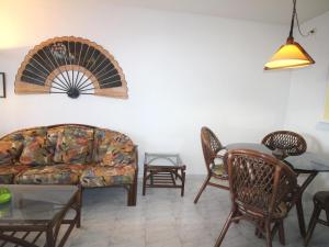 Posedenie v ubytovaní CEL 103 Apartamento luminoso y sencillo en residencial ajardinado con piscina comunitaria - ES-228-22