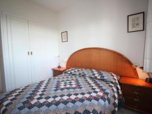 Posteľ alebo postele v izbe v ubytovaní CEL 103 Apartamento luminoso y sencillo en residencial ajardinado con piscina comunitaria - ES-228-22