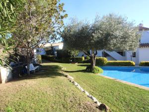 Bazén v ubytovaní CEL 103 Apartamento luminoso y sencillo en residencial ajardinado con piscina comunitaria - ES-228-22 alebo v jeho blízkosti