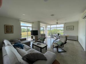 Posezení v ubytování Casa de Vacaciones: A/A, WiFi, Barbacoa, Gran Jardín, Parking, Deporte - Sant Pere Pescador - ES-89-140