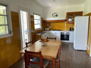 Kuchyň nebo kuchyňský kout v ubytování Casa de Vacaciones: A/A, WiFi, Barbacoa, Gran Jardín, Parking, Deporte - Sant Pere Pescador - ES-89-140 + 28 fotografií