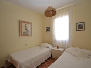 Posteľ alebo postele v izbe v ubytovaní Villa Xato en la Costa Dorada: Relájate en una Casa con Piscina Privada y Cerca de la Playa - ES-221-14 + 6 fotografií