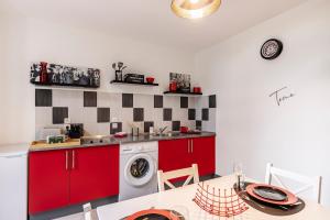 a kitchen with red cabinets and a washing machine at Le VD - appartement T2 proche gare et centre-ville in Bourg-en-Bresse +15 photos