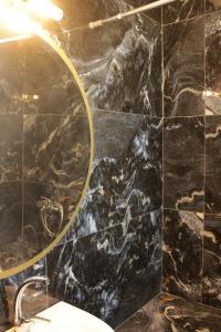 Ένα μπάνιο στο Suiti Art +16 φωτογραφίες