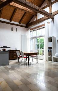a dining room with a table and chairs in a room at Studio in Schernfeld