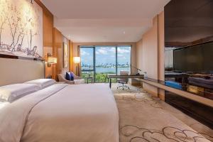 Voodi või voodid majutusasutuse Hilton Wuhan Yangtze Riverside toas