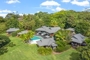 Ein Garten an der Unterkunft Cape Vue - Vue 5 Byron Bay