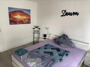 Postel nebo postele na pokoji v ubytování Sofi Wohnung