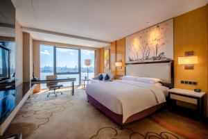 Voodi või voodid majutusasutuse Hilton Wuhan Yangtze Riverside toas