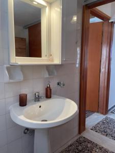 Ένα μπάνιο στο Beach House at Giosonas +42 φωτογραφίες