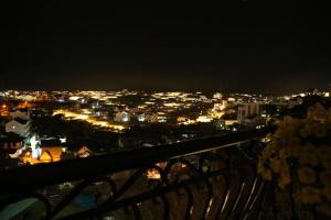 Nespecifikovaný výhled na destinaci Dalat nebo výhled na město při pohledu z hotelu