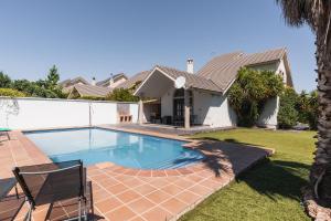Πισίνα στο ή κοντά στο Home4u Granada Marymonte