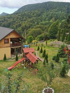 Vista general d'una muntanya o vistes d'una muntanya des de l'hostal o pensió