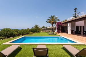 Πισίνα στο ή κοντά στο Villa Ribes