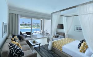 Steigenberger Resort Alaya Marsa Alam - Red Sea - Adults Friendly 16 Years Plus客房内的一张或多张床位