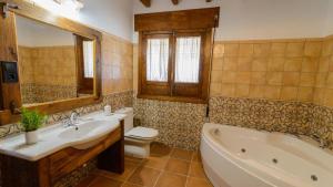 O baie la Casa Finca del Roble Antequera - La Higuera by Ruralidays +28 fotografii