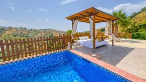 Bazén v ubytování Villa Gamor Frigiliana by Ruralidays nebo v jeho okolí