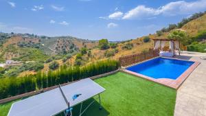 Bazén v ubytování Villa Gamor Frigiliana by Ruralidays nebo v jeho okolí