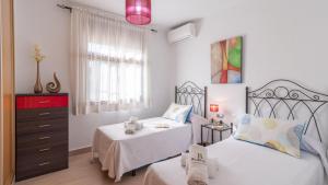 Postel nebo postele na pokoji v ubytování Villa Gamor Frigiliana by Ruralidays