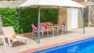Bazén v ubytování Villa Gamor Frigiliana by Ruralidays nebo v jeho okolí